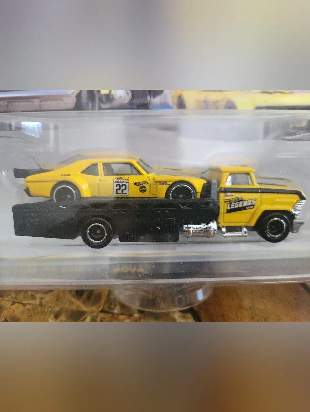 Hot Wheels Premium Yellow Legends Team Transport Set - Tow Truck & Race Car